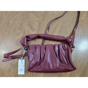 Urban Expressions Certified Vegan Handbag / Shoulder Bag Pockets Zip Closure Red